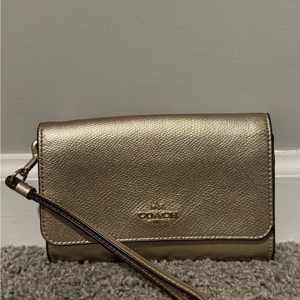 Coach Gold Women's Wristlet | Flawed see photos